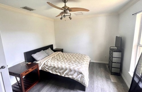 Sebastian Highlands Bed & Breakfast | Cozy private room in a large home