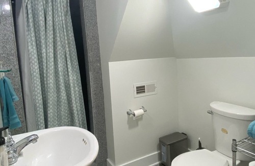 Old Irving Park Apartment | Cozy, private studio, perfect for solo/couples, in private, safe, wooded setting