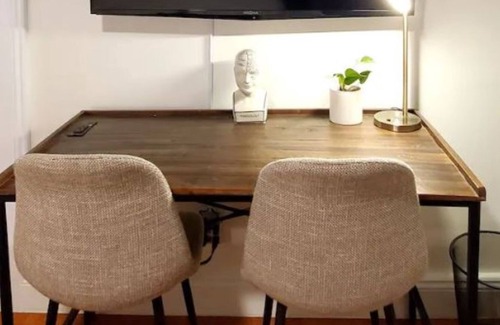 Manchester House | Cozy Private Suite in Manchester 2 mi from Airport