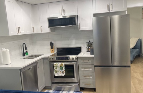 Southwest Edmonton House | Cozy private suite in SW Edmonton close to Windermere and Edmonton Airport