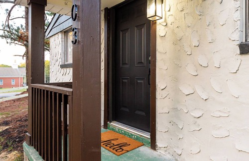 Fuquay-Varina House | Cozy Quay Private Pet-Friendly 2 BR Duplex WiFi King Bed