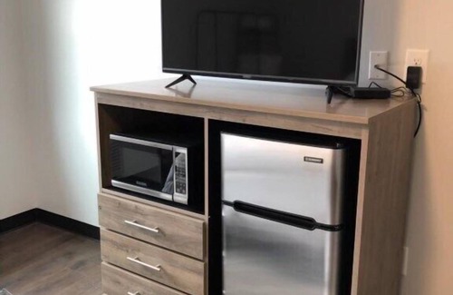 North Muskegon Apartment | Cozy Queen Ground Floor Studio Near Downtown Muskegon
