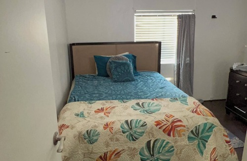 Claremont House | Cozy Queen room nestled close to Cal Poly Pomona, Claremont, & LaVerne Colleges