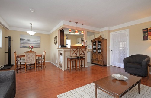 Oaklands Apartment | Cozy Quiet 2 bdrm Upper Suite Fully Furnished, All Inclusive with Parking