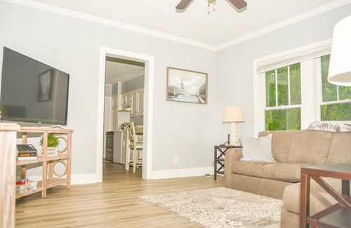 Saint Elmo House | Cozy Quiet Cottage on the Coast