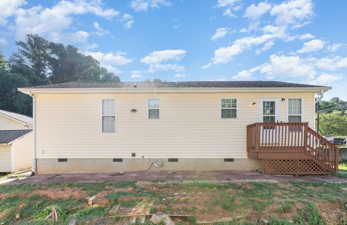 Cary House | Cozy Quiet Downtown Retreat: Walking to Cary Downtown Near WakeMed Cary Hospital