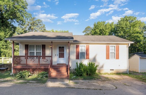 Cary House | Cozy Quiet Downtown Retreat: Walking to Cary Downtown Near WakeMed Cary Hospital