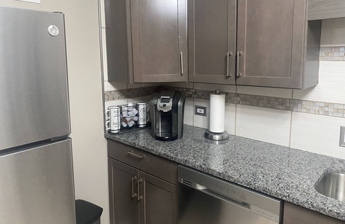 Skokie Apartment | Cozy quiet downtown Skokie 10 minute to lake
