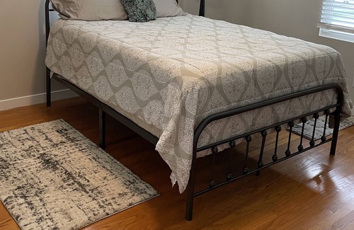 Lynchburg House | Cozy/Quiet Home- 10 Minute Walk to Beautiful Downtown Lynchburg