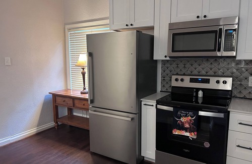 Arlington Heights House | Cozy quiet home for family & friends off of old historical Camp Bowie.