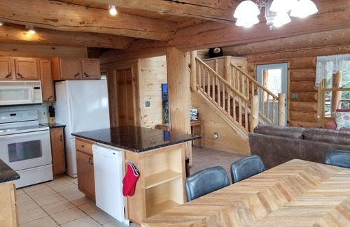 Buena Vista Cabin | Cozy, quiet, secluded log cabin.