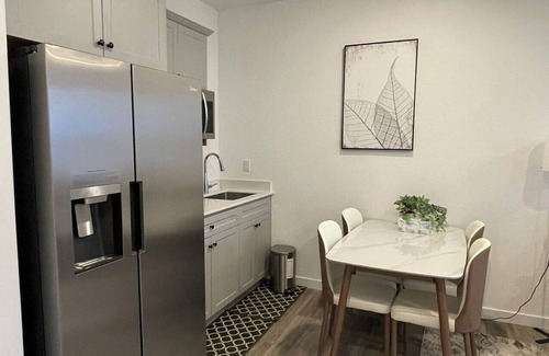 Raisin Apartment | Cozy-Quiet-Spacious Guest Suite Fresno/Clovis CA 10 minutes to Yosemite Airport