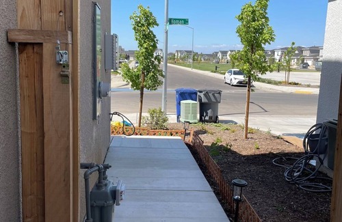 Raisin Apartment | Cozy-Quiet-Spacious Guest Suite Fresno/Clovis CA 10 minutes to Yosemite Airport