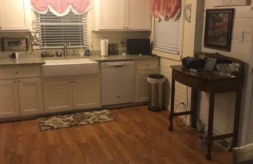 Red Bank House | Cozy ranch close to everything