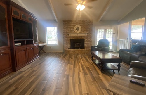 Perry House | Cozy Ranch House, Fishing pond near Downtown Waco Baylor Waco Surf Magnolia