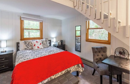 Clarks Chapel Cabin | Cozy red cabin in beautiful Franklin, North Carolina with all the comforts!@