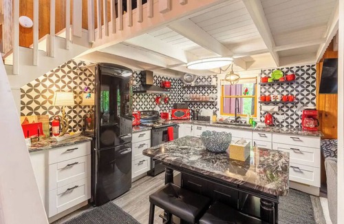 Clarks Chapel Cabin | Cozy red cabin in beautiful Franklin, North Carolina with all the comforts!@