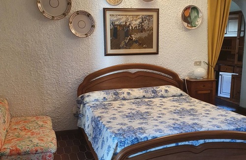 Sala Comacina House | Cozy relaxing apartment with garden and views of the lake and mountains