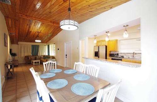 Driftwood House | Cozy Relaxing Getaway Awaits You