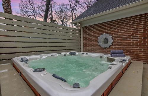 Carriage Hills House | Cozy & Relaxing Home, Hot Tub, Fire Pit, Deck