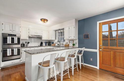 Carriage Hills House | Cozy & Relaxing Home, Hot Tub, Fire Pit, Deck