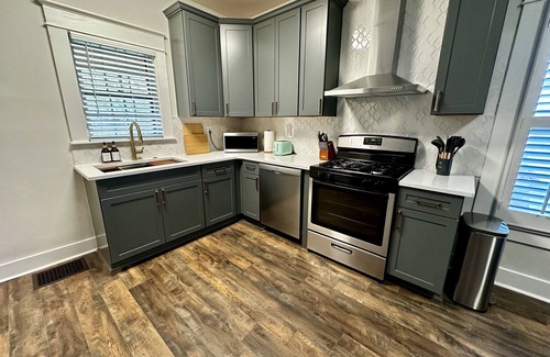 Murfreesboro House | Cozy reno'd Cottage, Driveway, downtown Murfreesboro, walk to MTSU