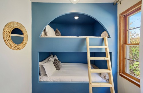 Tracy City House | Cozy Renovated Bungalow Steps Away from Hiking Trails, Nature and Stellar Sunset