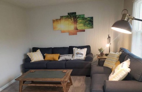 Jonesboro Condo | Cozy Renovated Duplex Home, WiFi, Workspace, 3 SmartTVs, Near Downtown Atlanta