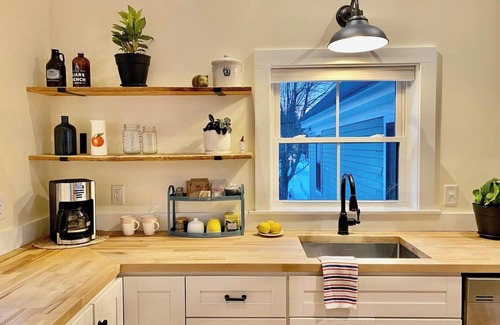 Kennebunk House | Cozy, renovated farmhouse, vaulted ceilings