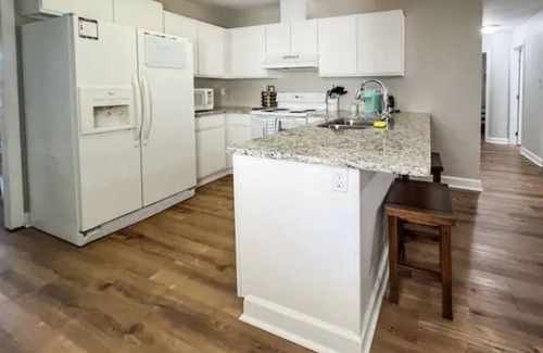 Downtown House | Cozy Renovated Home 1 mile to DT w/Fenced in Yard