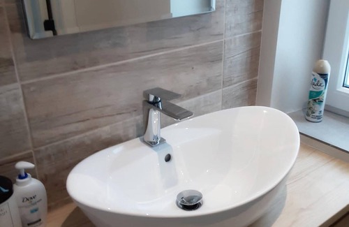Sheepshead Bay Apartment | Cozy renovated room with its own bathroom Brooklyn