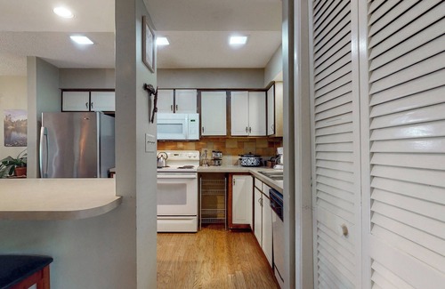 Sapphire Apartment | Cozy renovated townhome with mountain views in Sapphire, North Carolina!
