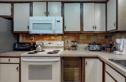 Sapphire Apartment | Cozy renovated townhome with mountain views in Sapphire, North Carolina!
