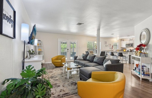 Babcock North House | Cozy Rental Near Medical Center, UTSA, Six Flags, Lackland AFB, La Cantera, Rim