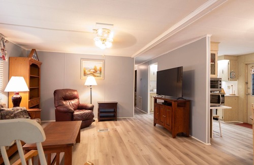 Eustis House | Cozy Rental on Trout Lake