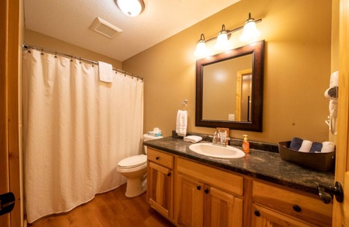 Isle Resort | Cozy Resort Double Queen Hotel Room with WIFI with Mille Lacs Lake Views