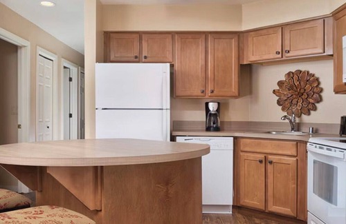 Big Bear Lake Resort | Cozy resort in charming Big Bear Lake with AC, fitness room, WiFi