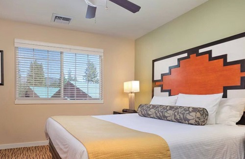 Big Bear Lake Resort | Cozy resort in charming Big Bear Lake with AC, fitness room, WiFi