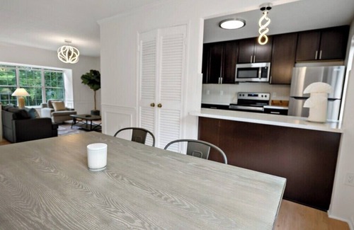 Reston House | Cozy Reston Main Retreat