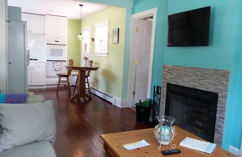 Sturgeon Bay Cottage | Cozy retreat. 1 bedroom house, n NFL Draft Welcome!nApril 15th -Nov 1stnWi-Fi