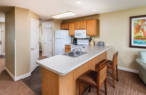 Lake Delton Condo | Cozy Retreat: 1BR King Suite @ Wyndham Tamarack