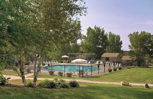 Lake Delton Condo | Cozy Retreat: 1BR King Suite @ Wyndham Tamarack