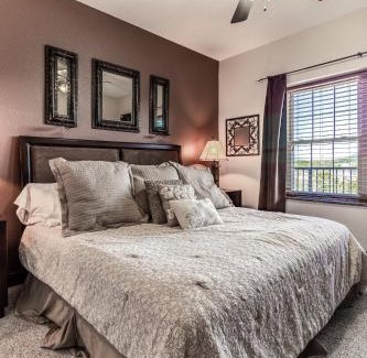 Pigeon Forge House | Cozy Retreat 2BR Condo with Jacuzzi & Indoor Pool
