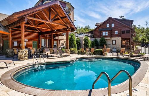 Pigeon Forge House | Cozy Retreat 2BR Condo with Jacuzzi & Indoor Pool
