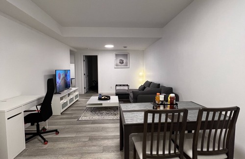 Keith Apartment | Cozy Retreat: 2BR Suite with full Kitchen, Washer/Dryer and free street parking