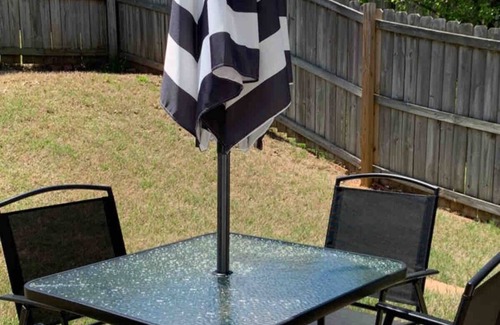 Bentonville House | Cozy retreat close to great hiking trails and downtown Bentonville.