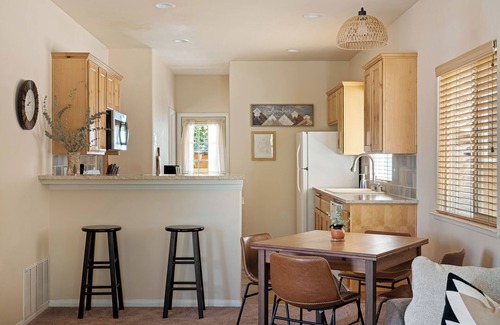 Sugarloaf Cabin | Cozy retreat in Big Bear w/fireplace. Walk to national forest, hike/bike & sled!