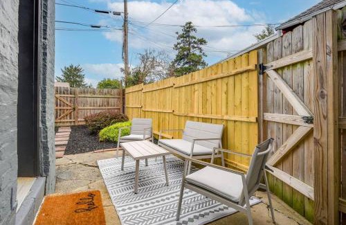 Lancaster Apartment | Cozy Retreat in Downtown Lancaster with Backyard Patio