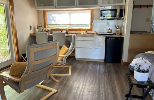 Saanich West Apartment | Cozy retreat in quiet Royal Oak neighbourhood.