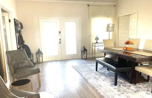 Ballast Point House | Cozy Retreat in the Heart of the City.